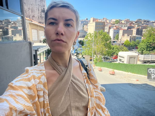 Ordinary street life documented in Istanbul's Şişli district