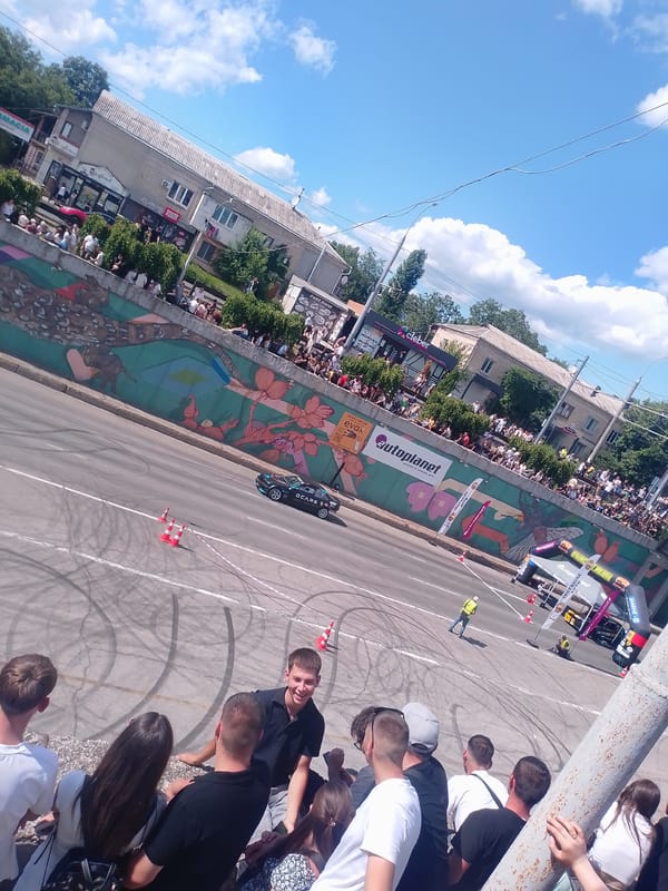 Street drift event draws big crowds in central Chișinău