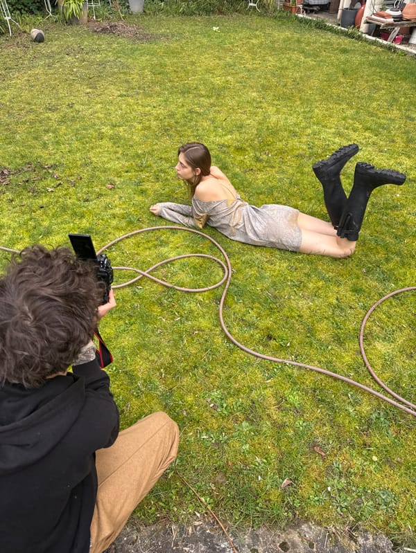 Photography session captured in private Vincennes garden