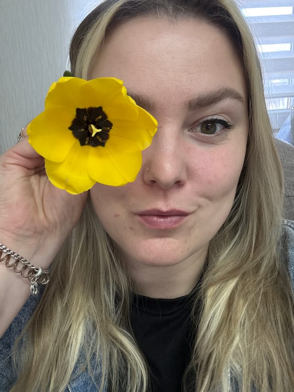Woman poses with spring flowers in early morning Noviy photoshoot