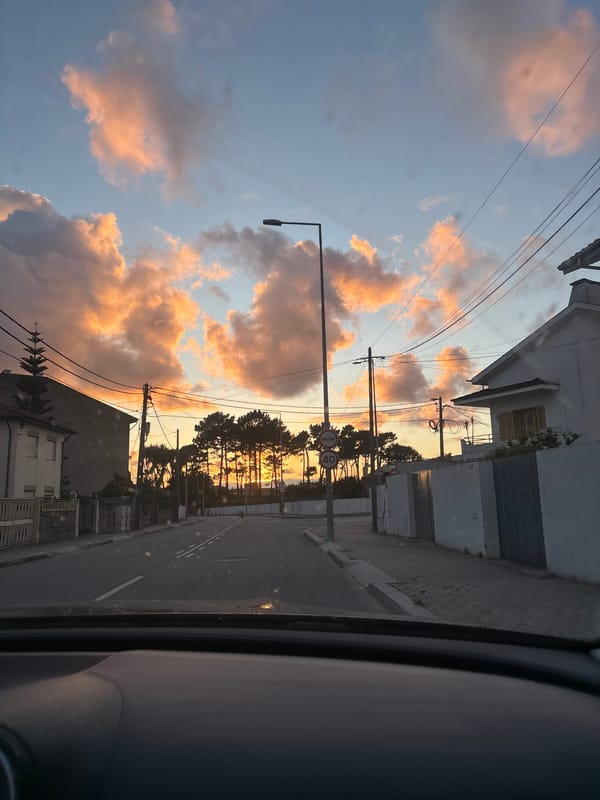 Sunset illuminates Vila Nova de Gaia skies with golden hues