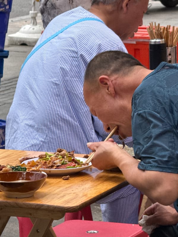 Street food dining scene documented in Chongqing districts