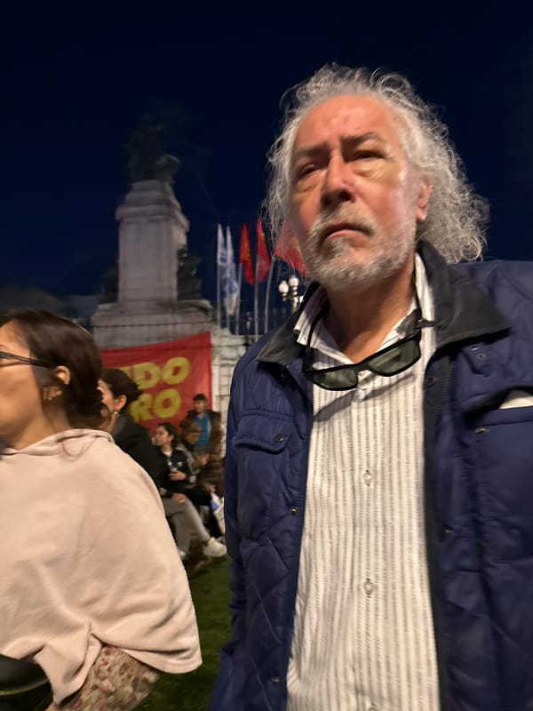 Gray-haired person in blue jacket spotted in Buenos Aires