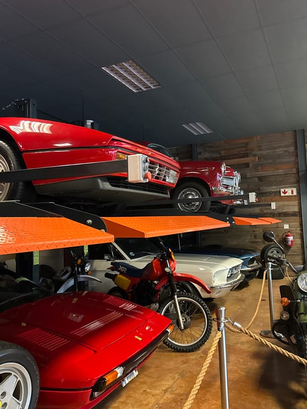 Classic cars and mountain views documented in Somerset West