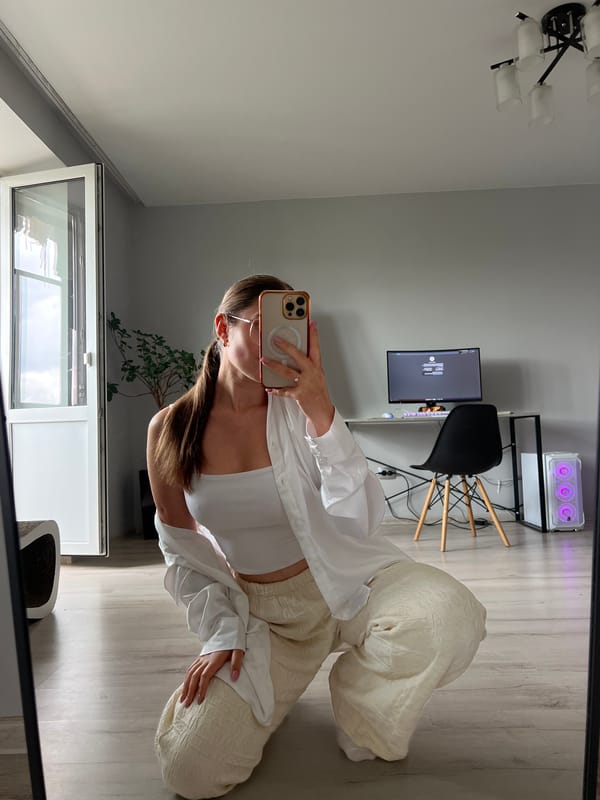 Mirror selfie session in a Ternopil apartment, summer outfit