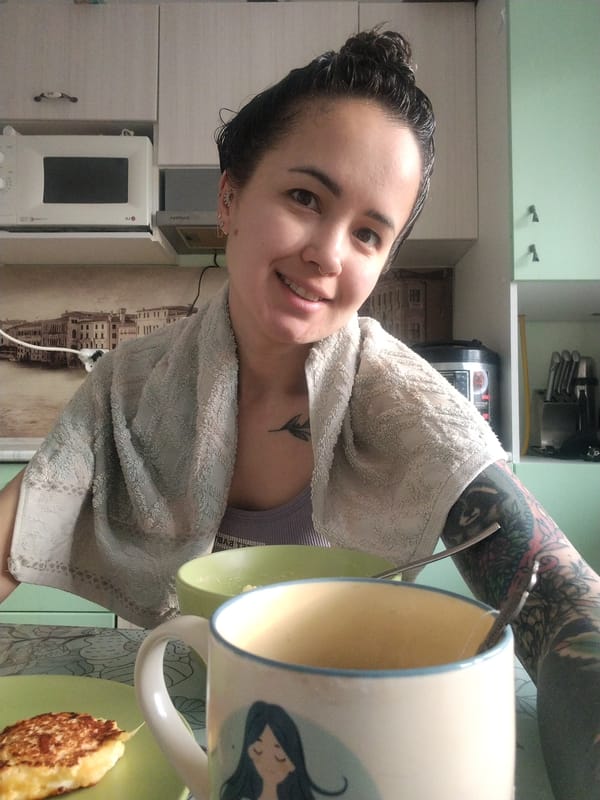 Woman photographed in casual morning moments in Noviy