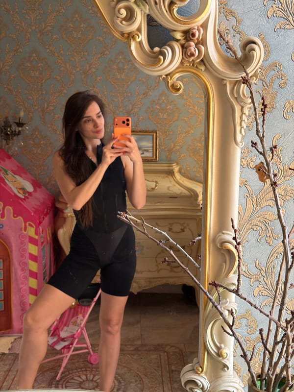 Mirror selfie session in an ornate Ufa interior