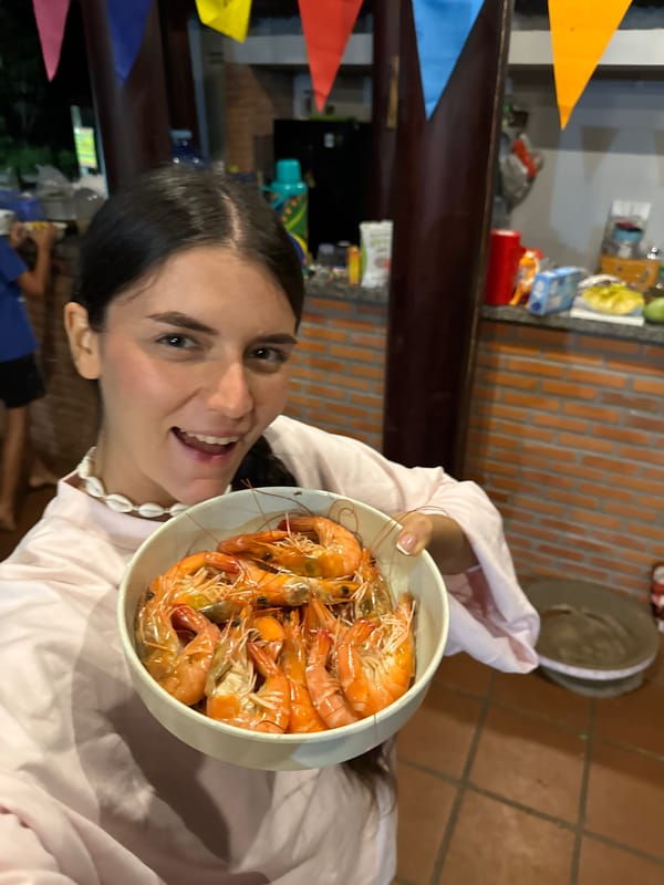 Woman displays bowl of fresh shrimp in Mũi Né