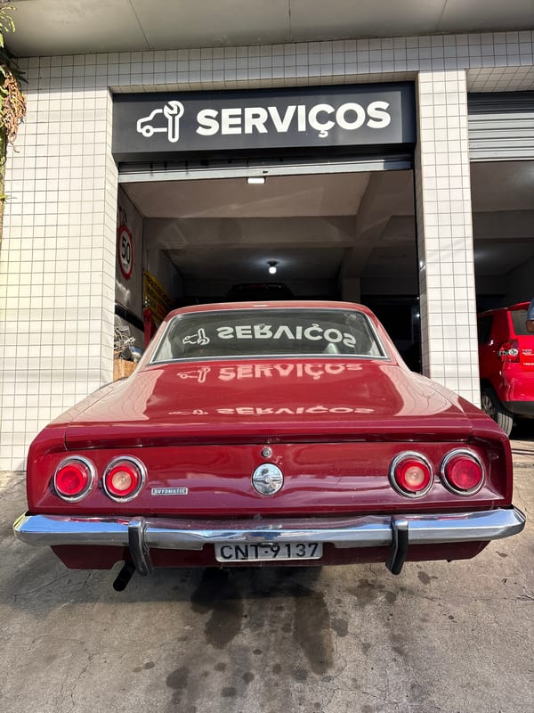 São Paulo junkyard strip: vintage cars, rust, and street art