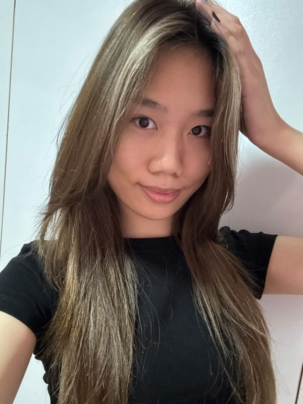 Woman takes elevator selfie in Shapingba District, China