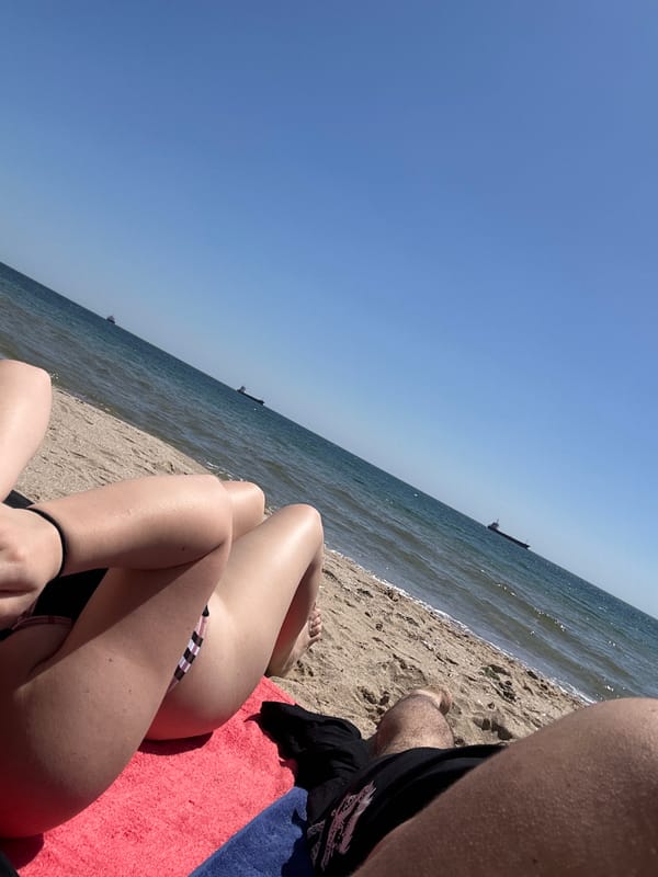 Clear skies, calm seas observed at Varna beach Sunday morning