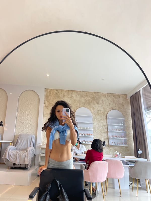 Mirror selfie at a North Kuta nail salon