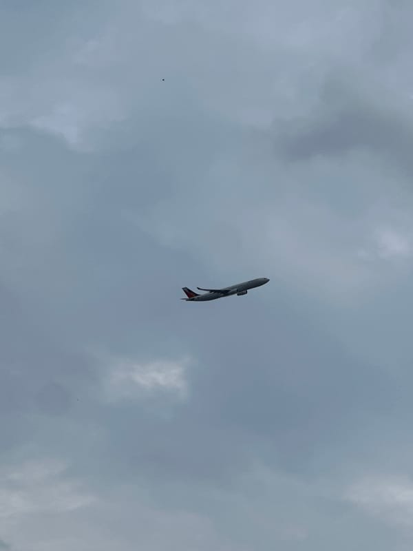 Commercial aircraft spotted over Davao City during morning hours