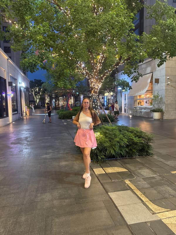 Brunch and drinks at a vintage-style bar-café in Yiwu