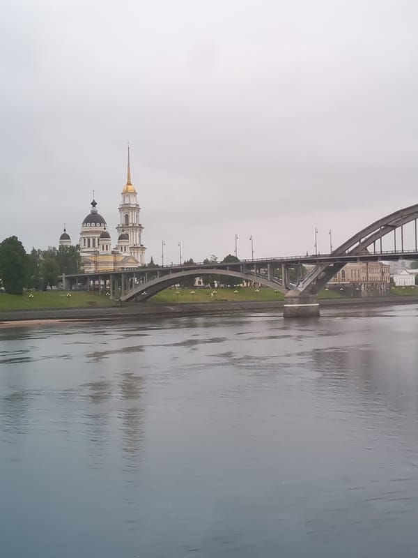 River traffic documented in Bol'shie Mkhi, Russia early morning