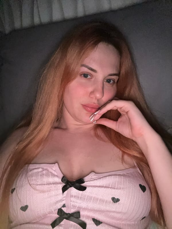 Quick indoor selfie series in Odesa, same outfit, multiple poses