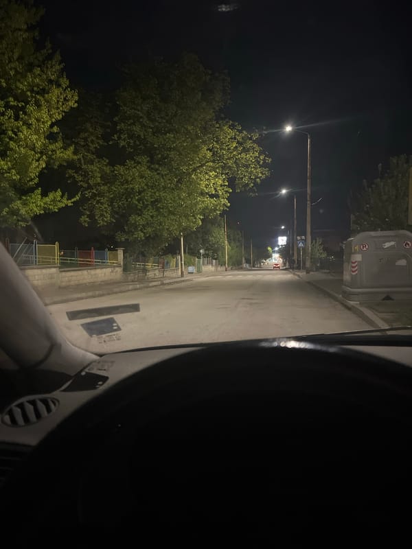 Nighttime street view captured in Veliko Tarnovo, Bulgaria