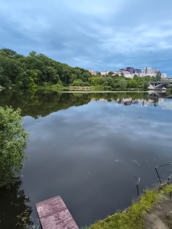 Evening riverside walk through Vinnytsia gardens and waterways
