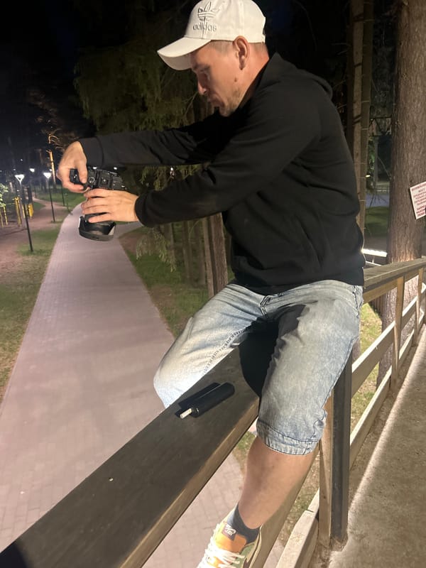 Photographer captures images on elevated walkway in Votkinsk
