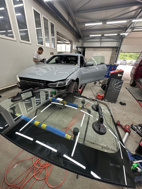 Auto repair shop activity documented during morning hours
