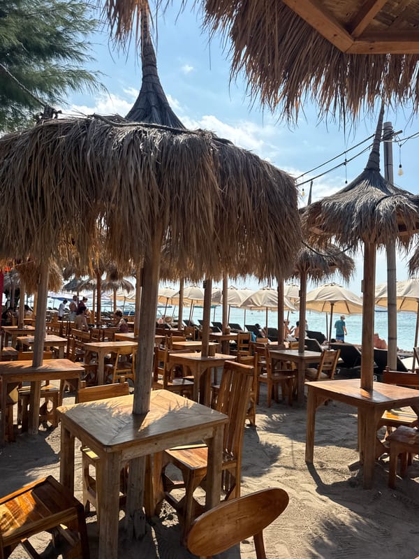 Beach bars, snorkel stalls, and horse carriages on Gili Trawangan