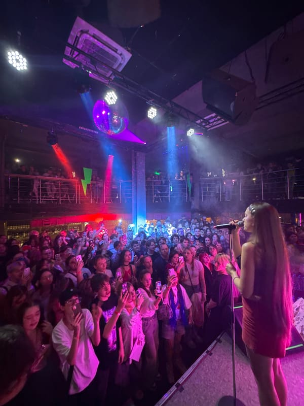 Concert draws smartphone-recording crowd in Novosibirsk venue
