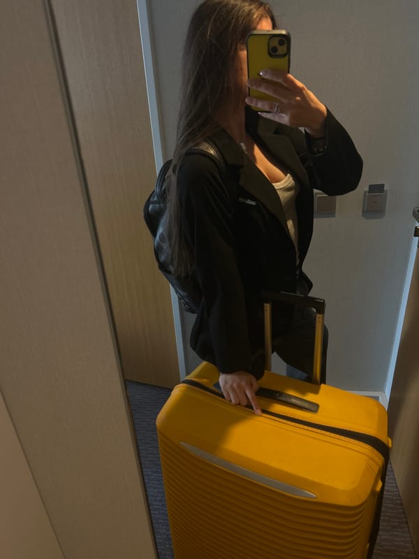 Tourist captures mirror selfies in Dortmund hotel and elevator