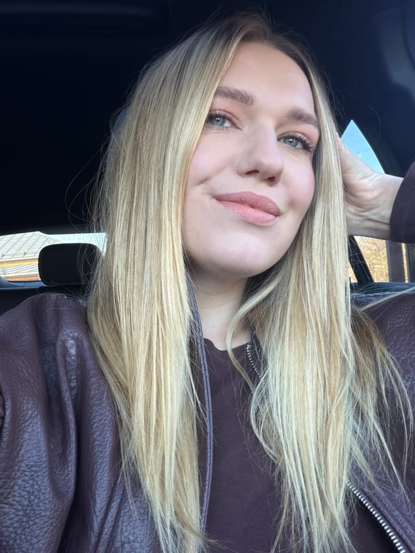 Woman in brown leather jacket observed in vehicle, Dreiliņi