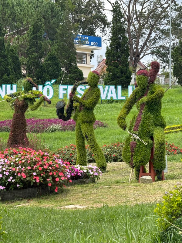 Early morning casual moments captured across Da Lat tourist areas