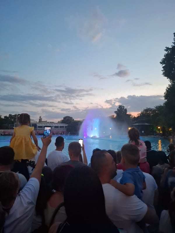Evening fountain show draws crowds in central Plovdiv