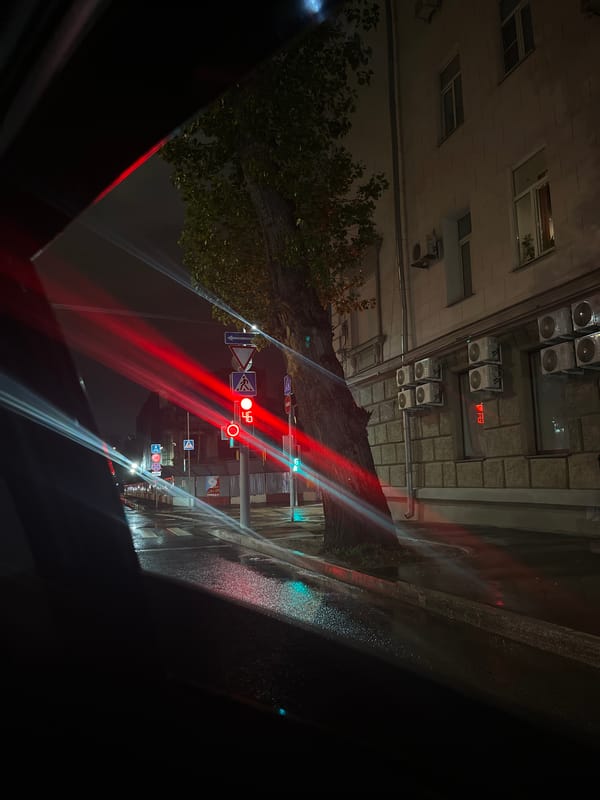 Nighttime car journey documented in Moscow