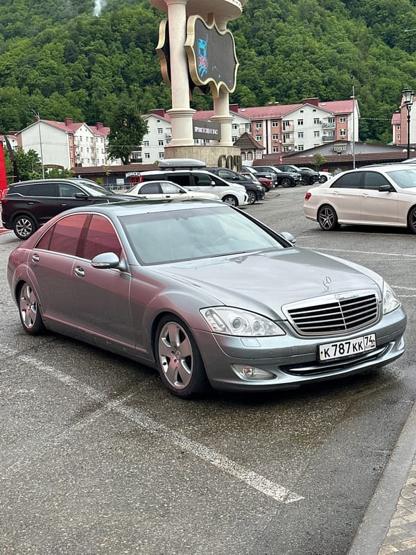 Morning street scenes documented in Estosadok, Russia