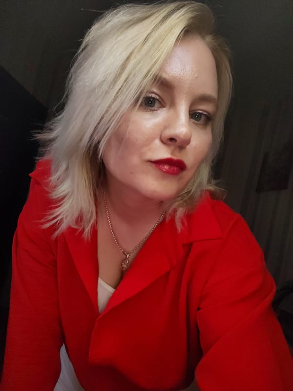 Woman documents evening routine in Izhevsk, Russia