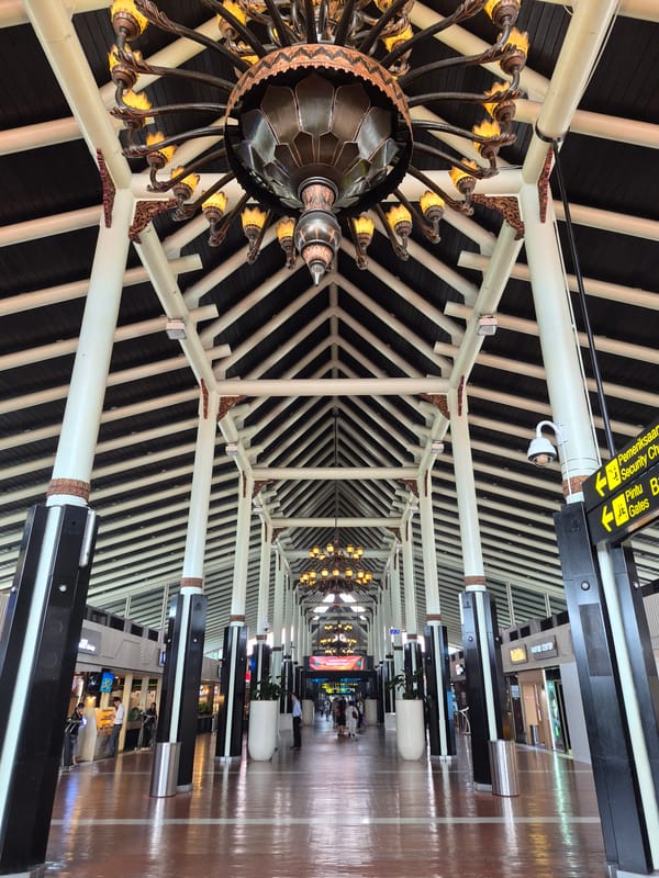 Grand chandelier lights up vaulted terminal at Tangerang airport