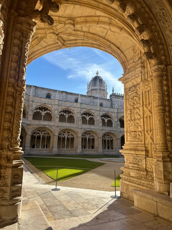Tourist documents afternoon visit to Belém's historic monuments