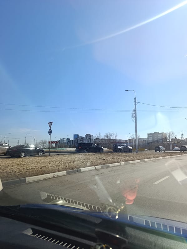 Morning traffic observed in Krasnoyarsk during clear weather