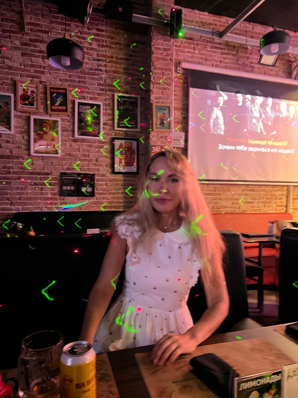Bar night in Phú Quốc: drinks, snacks, and a dog