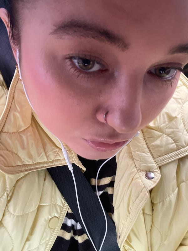 Moscow resident documents daily moments with selfie, belongings, cityscape