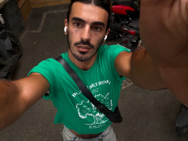 Man documents morning routine with selfies, scooter ride in Bali