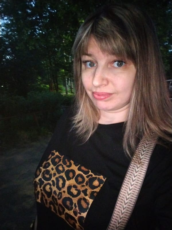 Afternoon rose garden walk documented in Yaroslavl, Russia