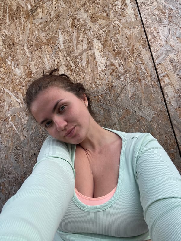 Woman photographed at multiple Moscow-area locations over three hours