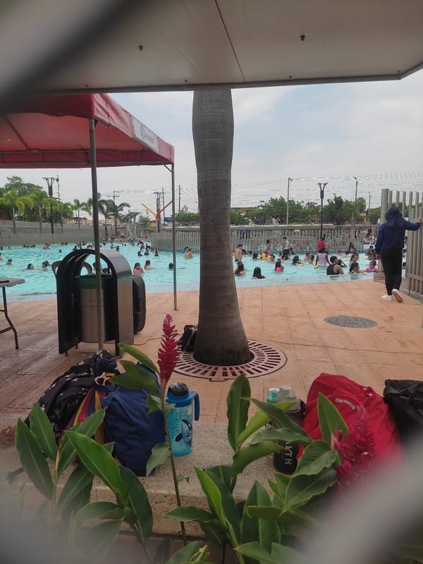 Busy water park day captured in Guayaquil