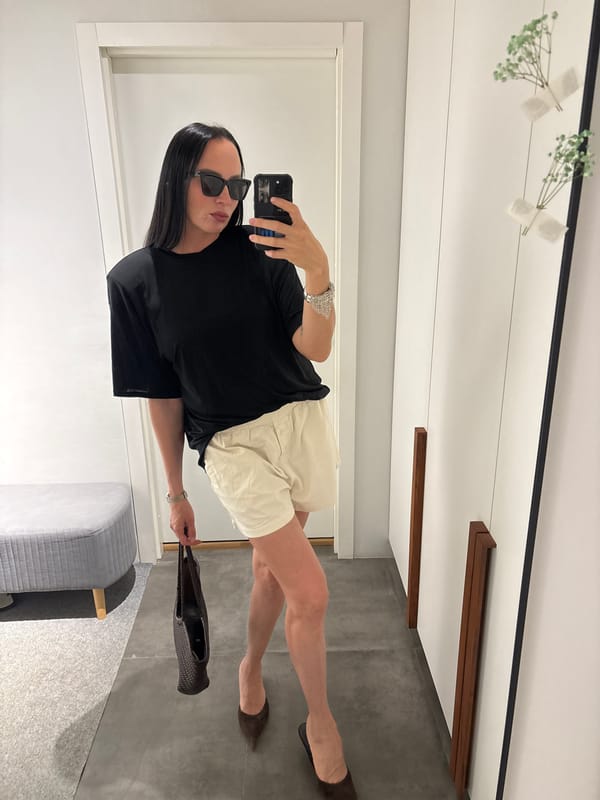 Woman documents workout session selfies in Chaikovsky, Russia