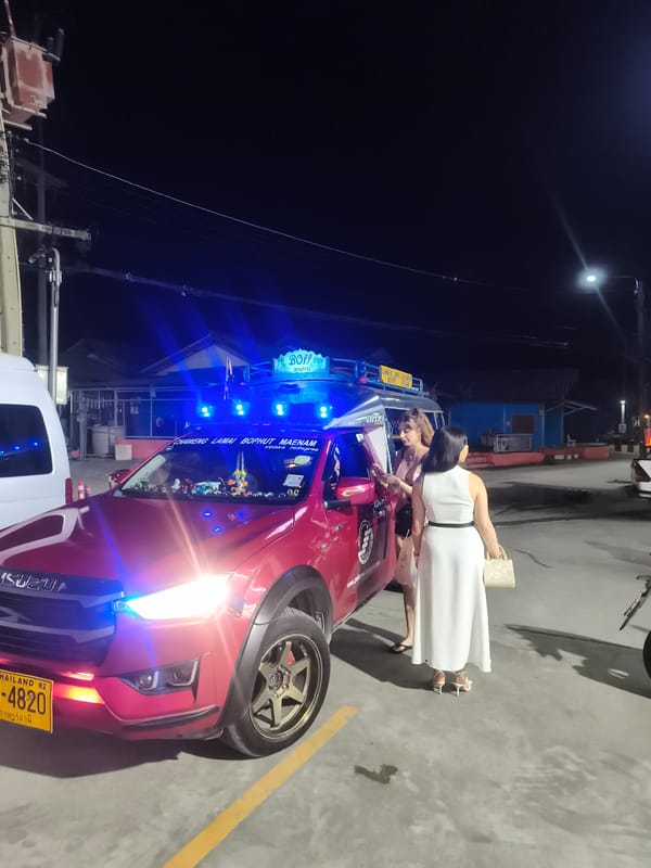 Nighttime tourist area scenes captured in Baan Chaweng, Thailand