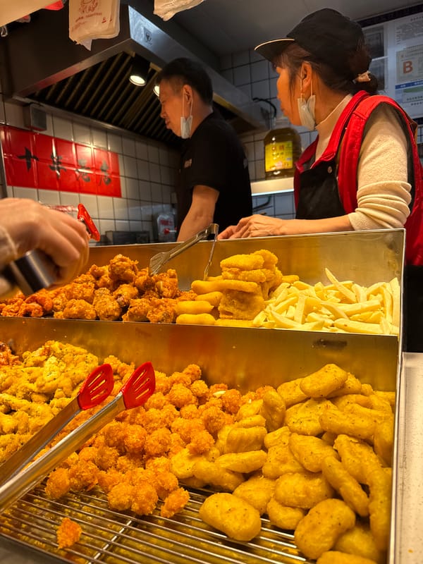 Daily life and food service scenes in Liangjiang