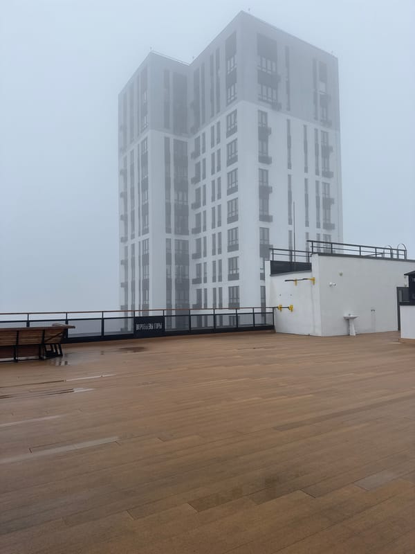 Fog shrouds Ulyanovsk residential and construction areas