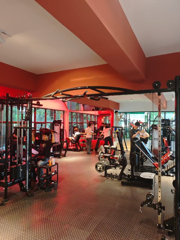 Morning workout session observed at Chongqing High-tech Zone gymnasium