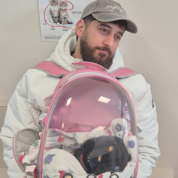 Man brings cat in bubble backpack to vet clinic