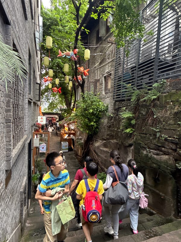 Morning street life captured in Chongqing's Yuzhong District