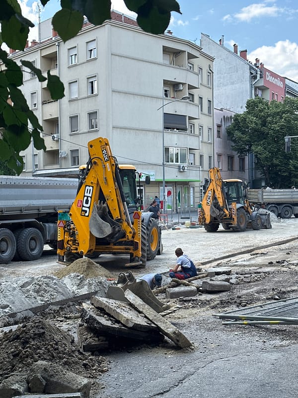 Ordinary moments captured across Novi Sad during midday